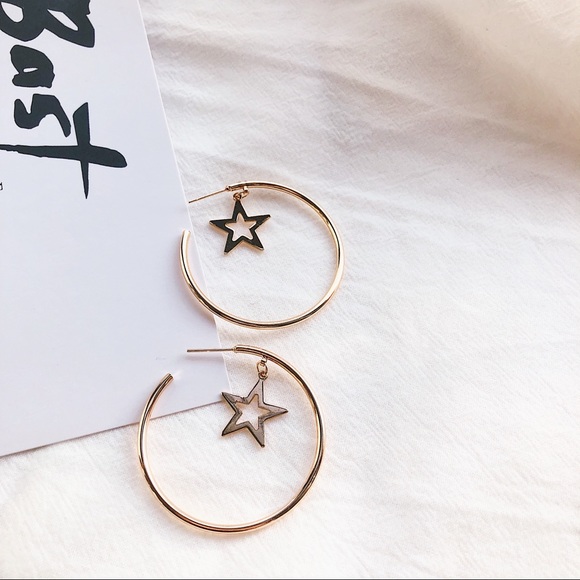 💕Gold Chic Star Hoop Earrings - Picture 5 of 6